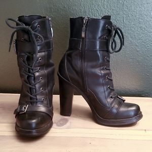 Guess feminine combat boots